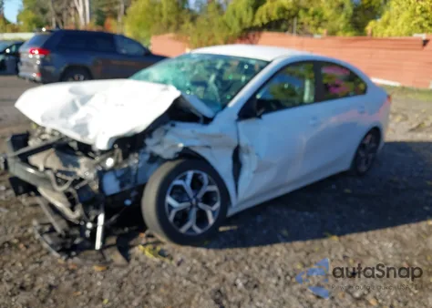 2021 Kia Forte Lxs z USA, uszkodzony, nr VIN 3KPF24AD2ME276996